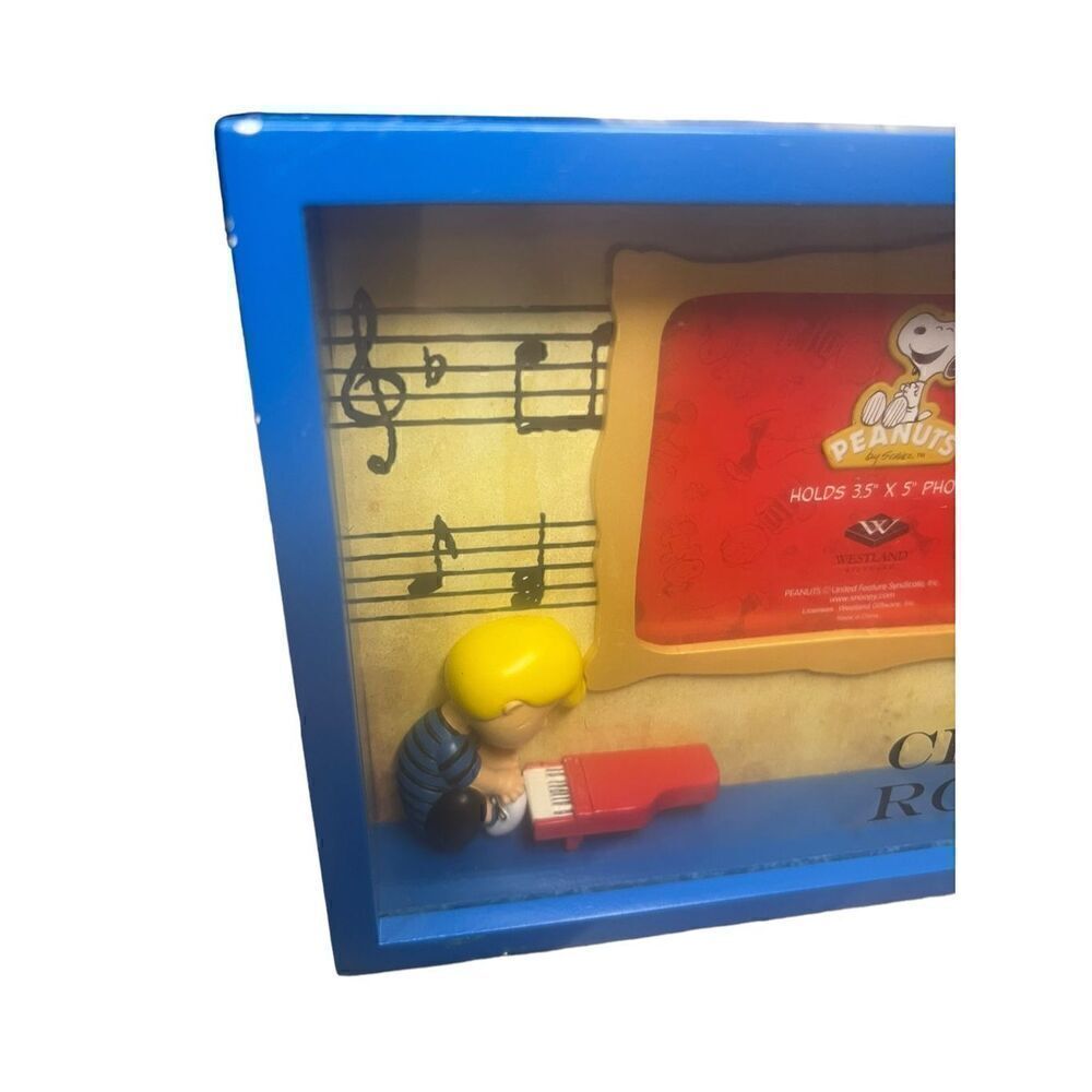 Peanuts Snoopy Classic Rocker Shadow Box Photo Frame - Picture 2 of 4